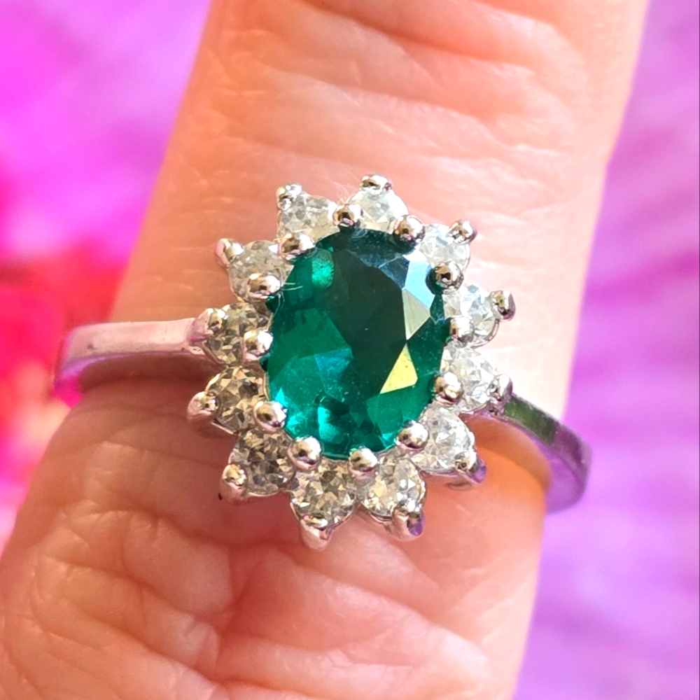 Vintage EDCO ring green gem halo silver tone cocktail retro Princess Diana